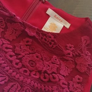 Wine red sleeveless dress with lace embroidery